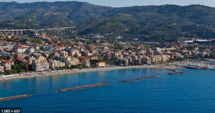 Condominio Ariazzurra S. Bart. San Bartolomeo Al Mare Exterior foto